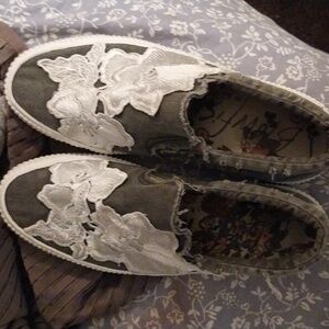 blowfish shoes size 10 Grey with white flower embossed on top